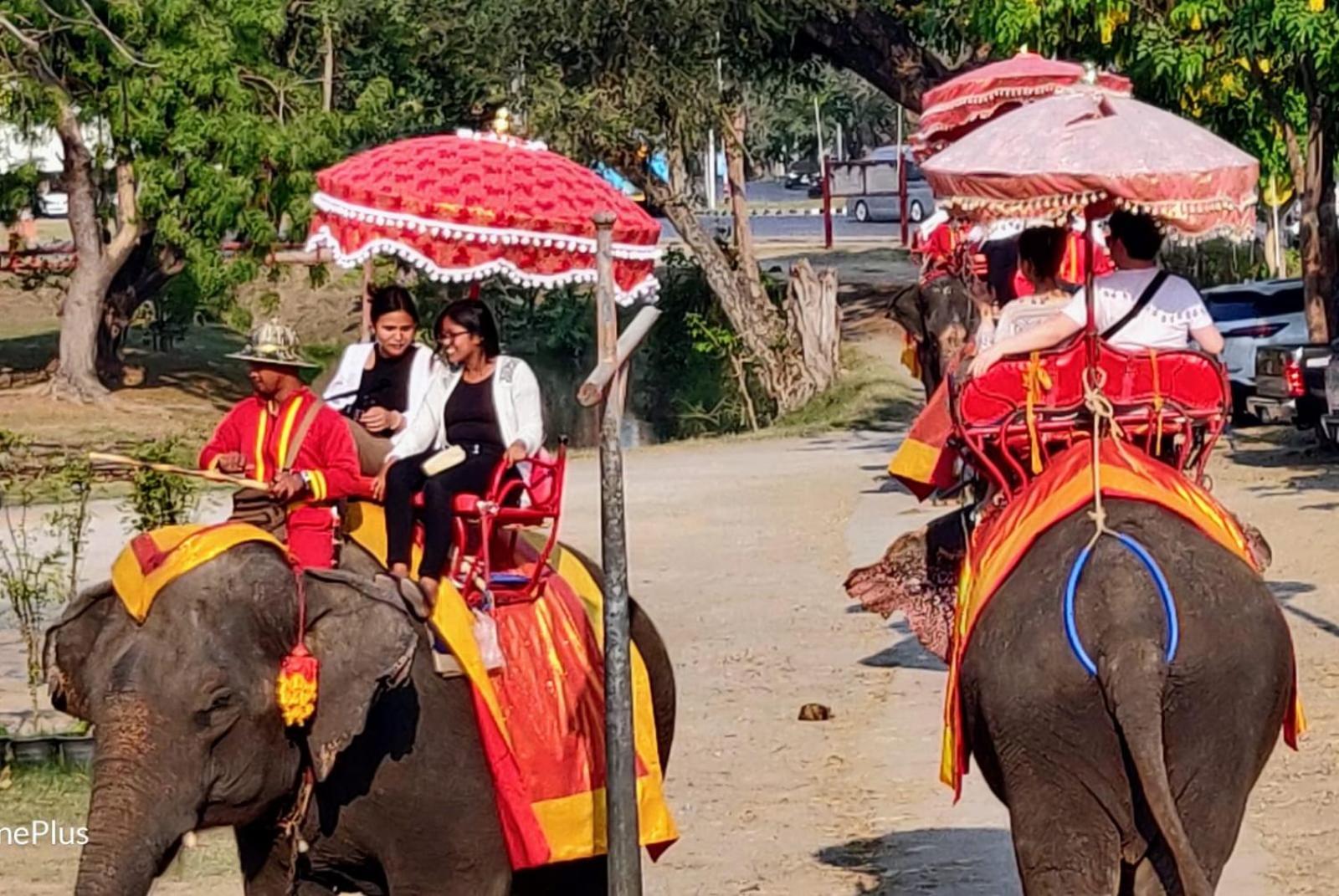 V House Hotell Ayutthaya Eksteriør bilde